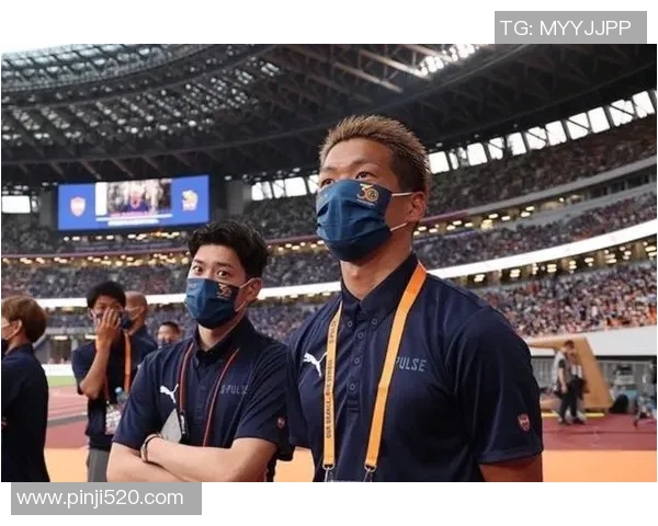 西安飞盘队配合引发热议球迷对战术和默契的不同看法