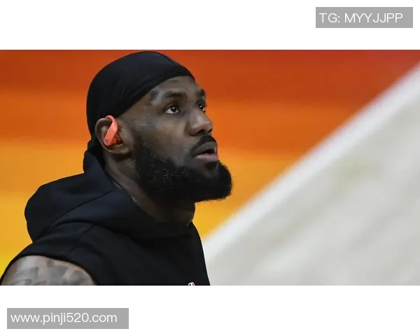 谢周三迎战诺维奇强强对决引发球迷热议与期待