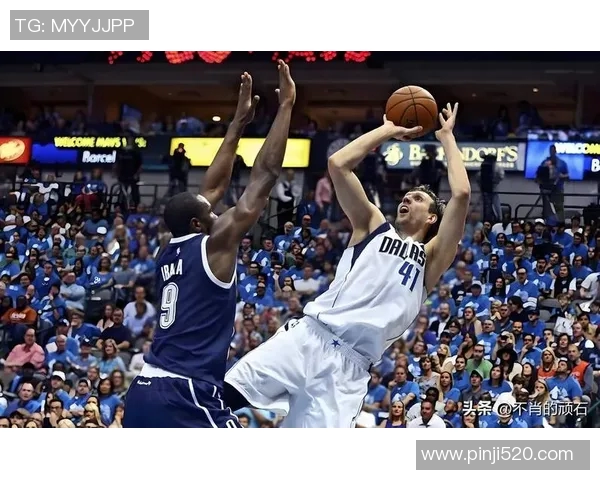 2011年NBA季后赛小牛与雷霆第三场激战回顾与精彩瞬间分析